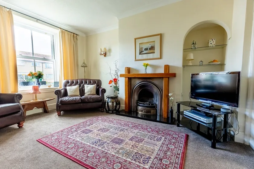 WILLOW COTTAGE - Cost 3 Bed Cottage in Penrhyn Bay with Sea Views with Access to Snowdonia - Image 1