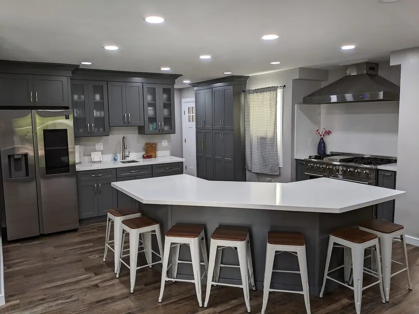 Spacious Country Style Home With Gourmet Kitchen - Image 1