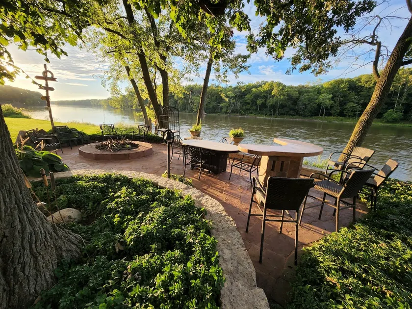 River unique cozy 2 BRs, 4 adult twin bunks in LR - Image 1