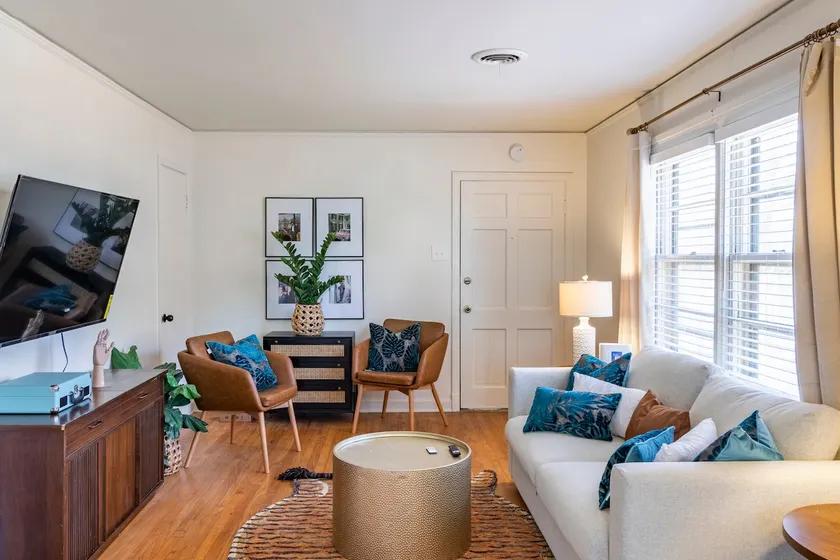 Rare find! Fun 2BR Duplex in Trendy Midtown - Image 1