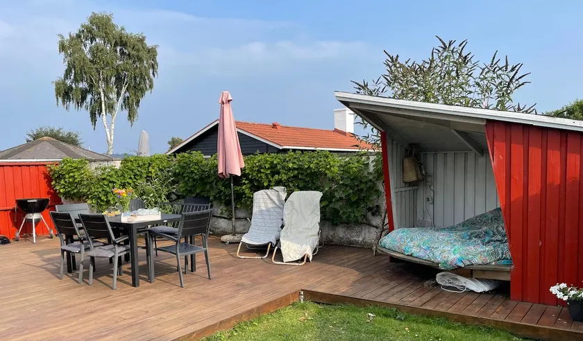 Small idyllic cottage close to the beach. - Image 1