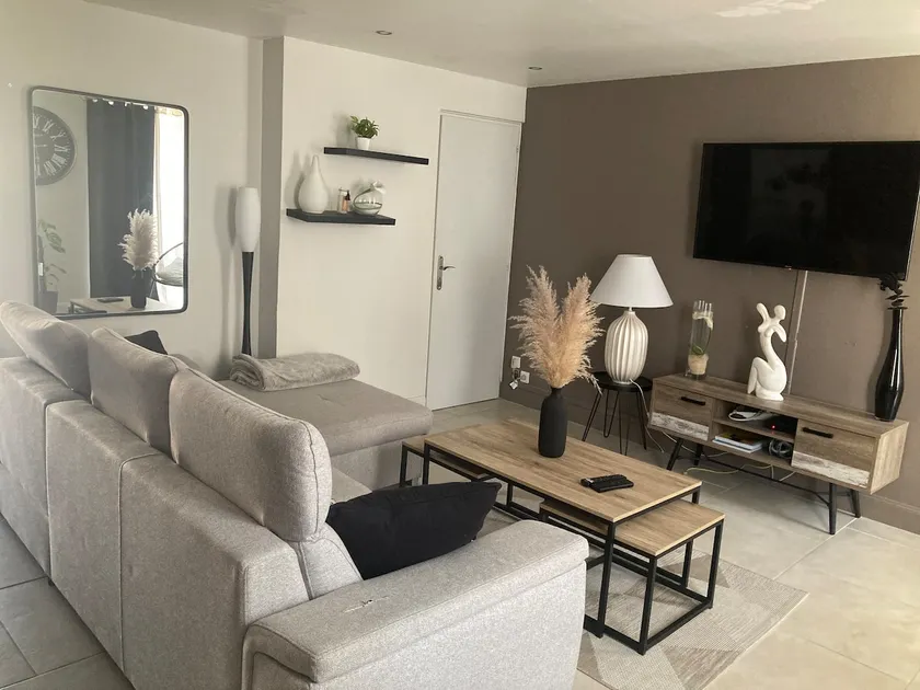 Pleasant townhouse. - Image 1
