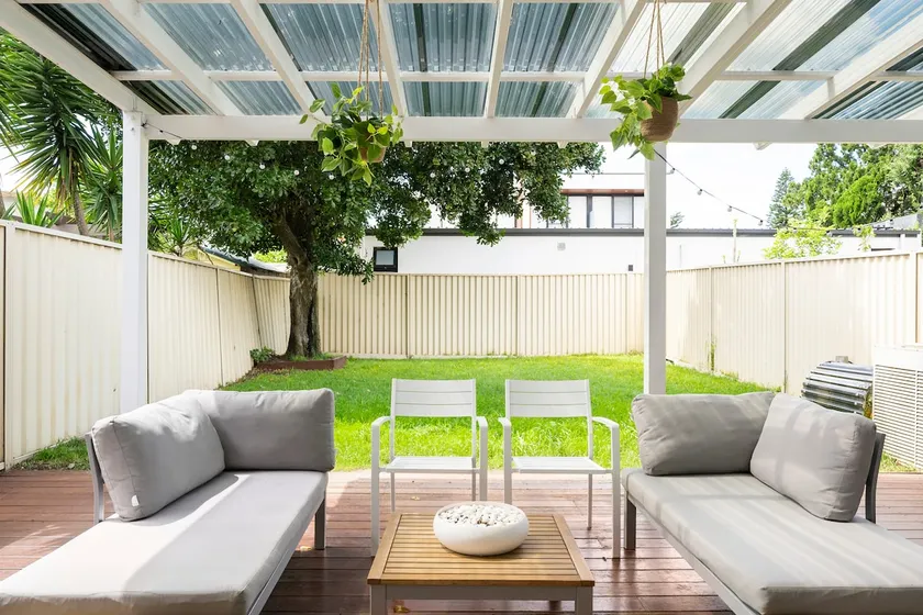 Luxury ultimate beach living, close to airport - Image 1