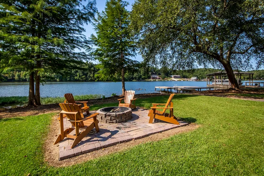 Relaxing & Peaceful Hot Springs Waterfront Haven - Image 1