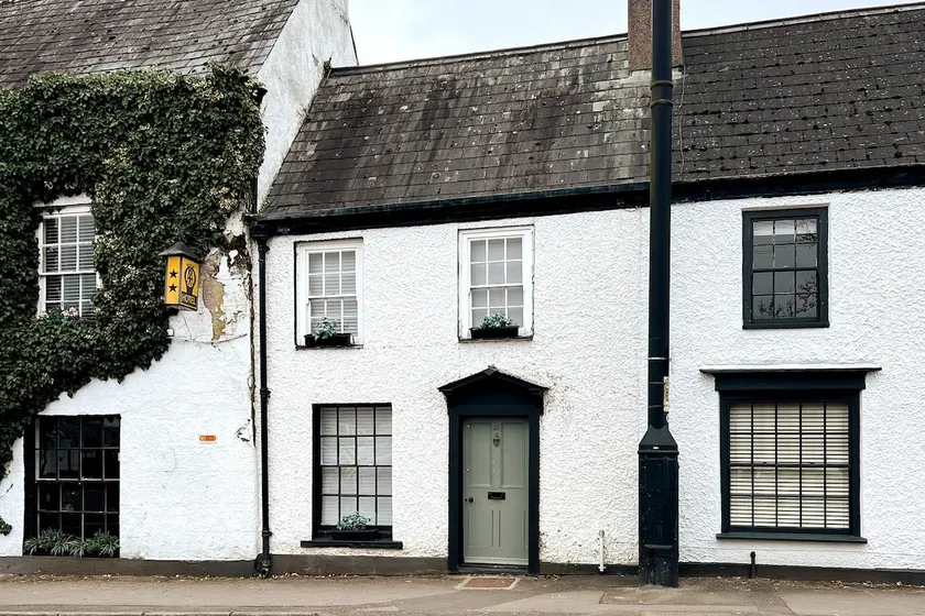Historic cottage opposite Chepstow Castle - Image 1