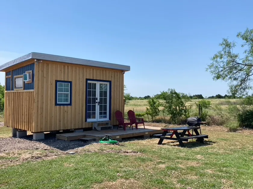 “Surf Shack” Cheerfull one bedroom Tinyhouse - Image 1