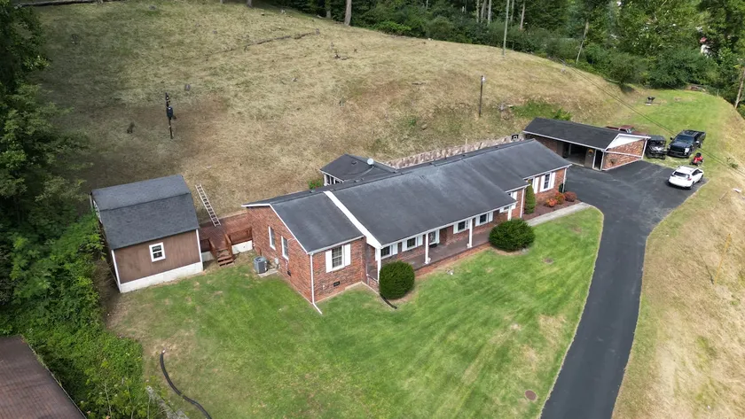 Rogers Retreat 5 bdrm 3 bath, game room and garage - Image 1