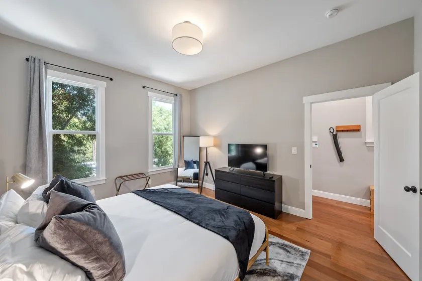 Modern 2BR Victorian&Quiet Street • 30% off July - Image 1