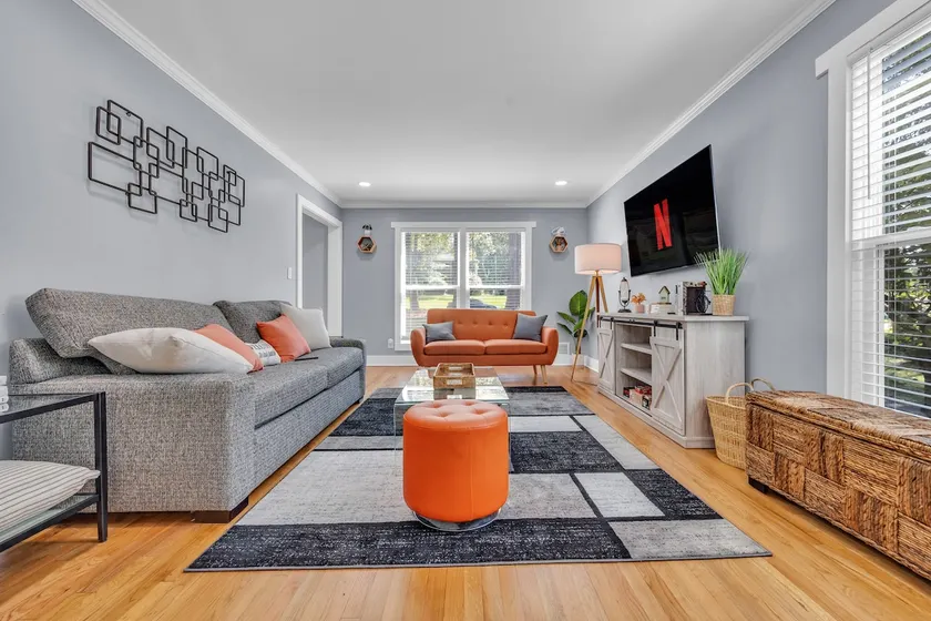 Modern Luxury w/ Pool Table 3BR/5BD Sleeps 10 - Image 1