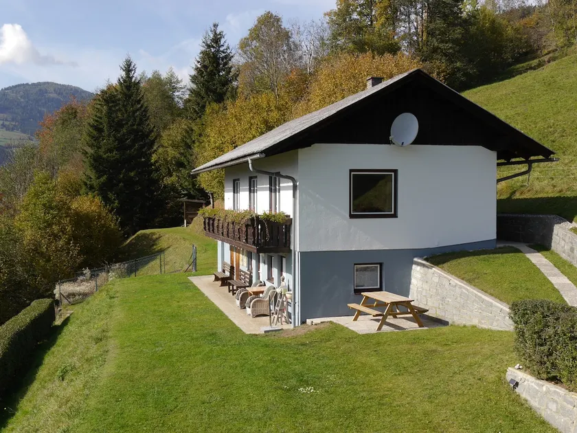 Lodge overlooking mountains, lakes and valley. - Image 1
