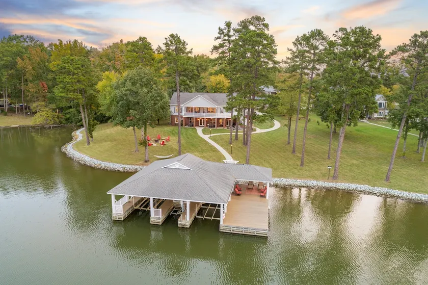 Lake Hyco Retreat - Family Friendly, VIR, Raleigh, Durham, RDU - Image 1