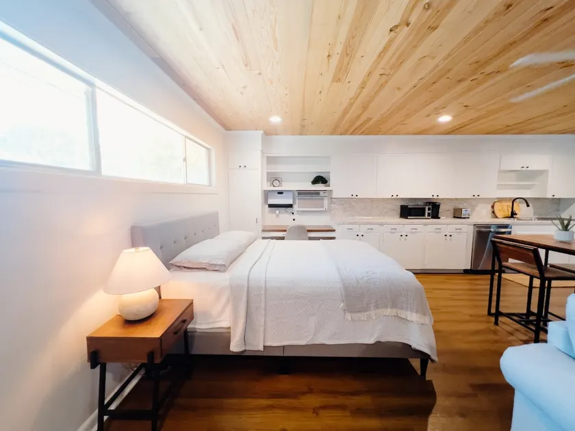 Studio Apartment | Comfy&Clean |Perfect for Travel - Image 1