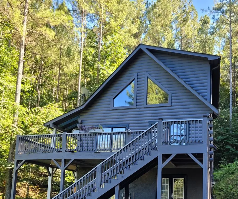 Hacker Habitat Charming Cabin Nestled in South Mts - Image 1