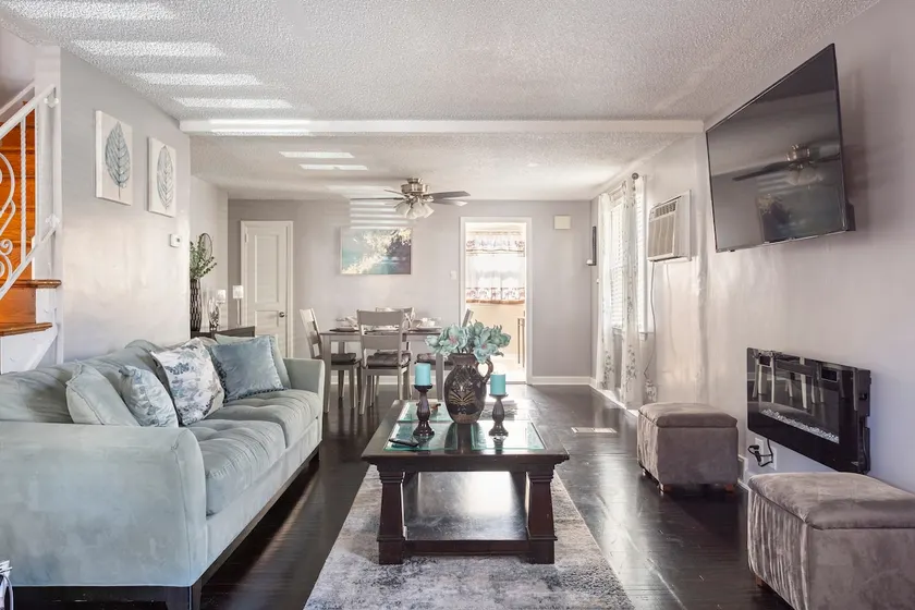 Stylish 3-Bdrm Home Near Airport, Stadiums & City - Image 1
