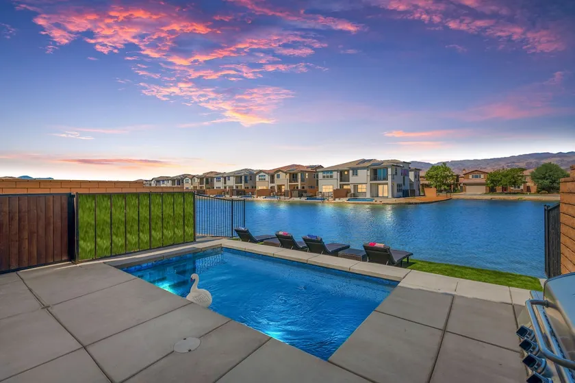 Lakefront Luxury Villa 4 bedroom+loft with Pool - Image 1
