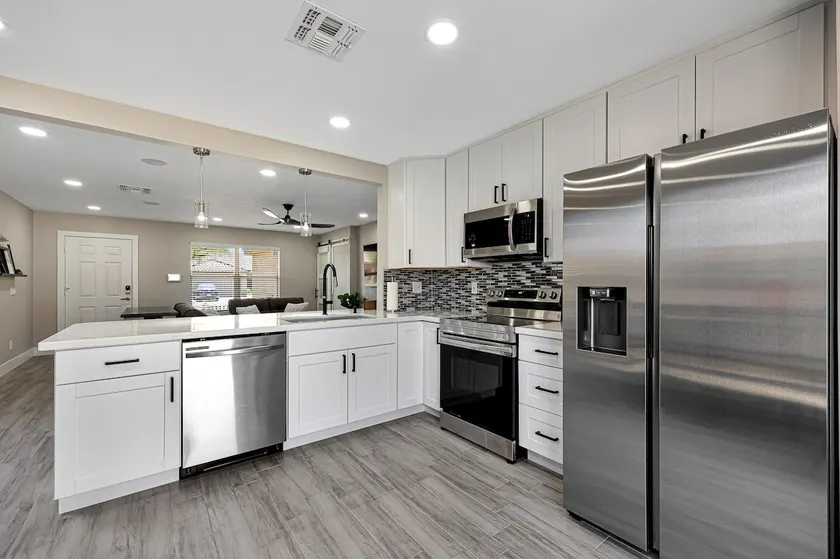 Stylish Modern Desert Oasis Home Min to BB Stadium - Image 1