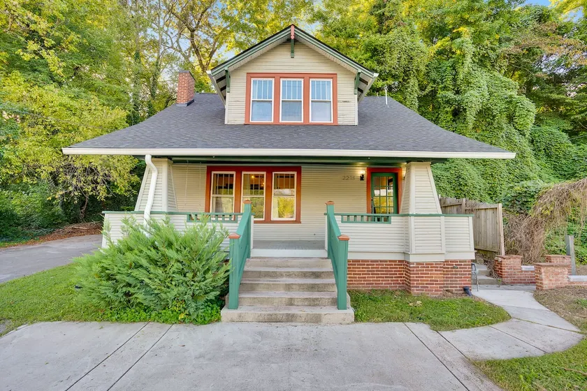 Hip and Trendy Bungalow near downtown - Image 1