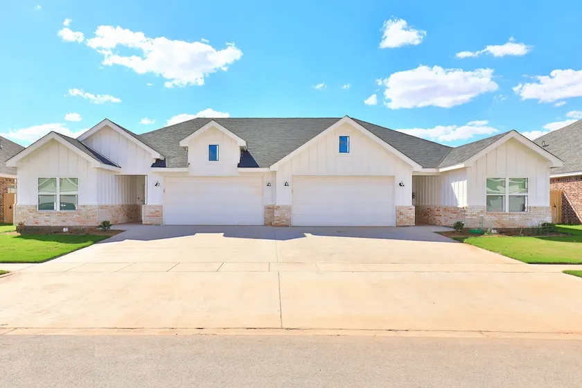 G4THER! Abilene 6BR 4BA King 2 Hot Tubs Sleeps 18 - Image 1