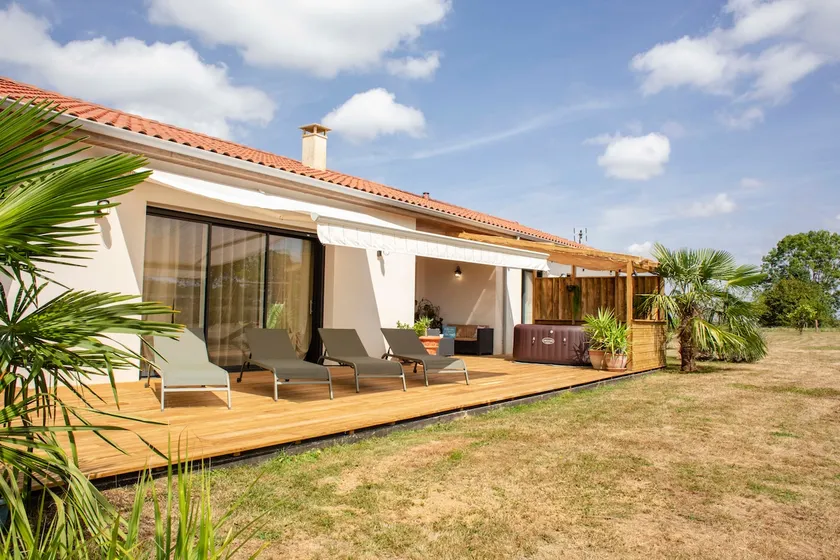 quiet villa with Pyrenees view - Image 1