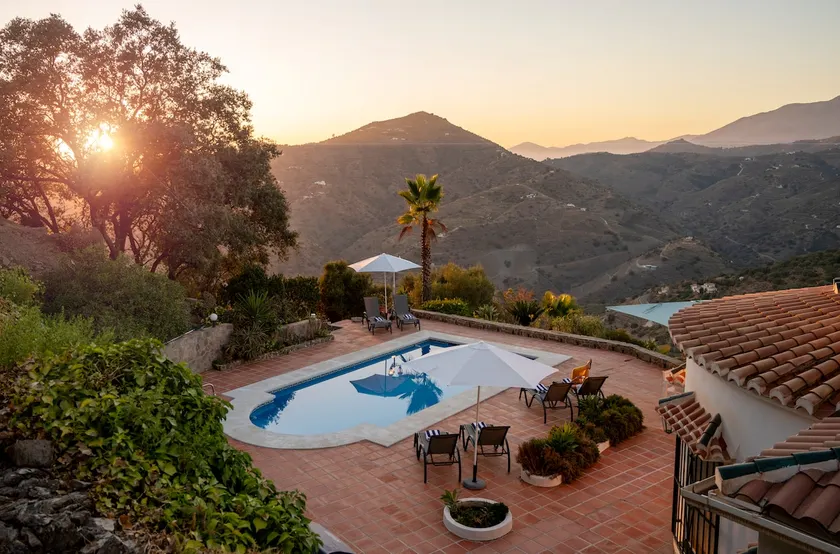 6-Bedroom villa with pool and amazing views - Image 1
