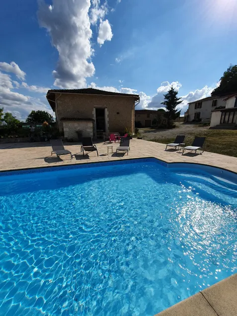 French Farmhouse Retreat with pool & superb views. - Image 1