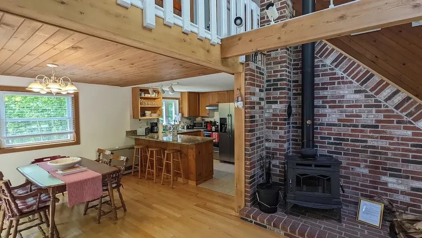White Mountain Chalet; great for skiers, hikers & families! - Image 1