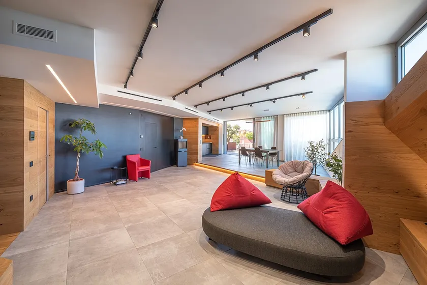[Design Rooftop Penthouse] 5' from City and Fair - Image 1