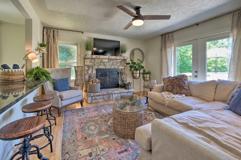 Pet Friendly Mountain Home w/hot tub near wineries - Image 1