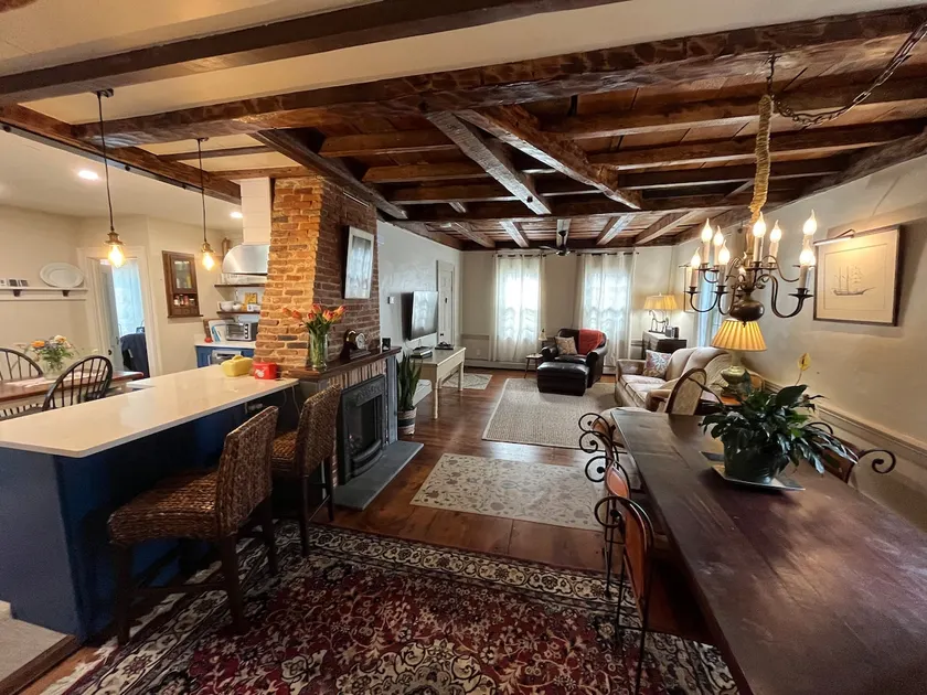 Historic Bristol Town Center Apartment - Image 1