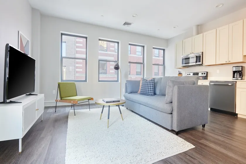 Bright FIDI 1br | Centrally Located - Image 1