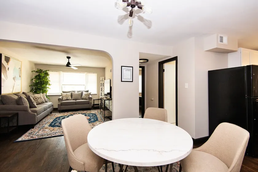 Ravishing 1-Bedroom Apartment with Street Parking - Image 1
