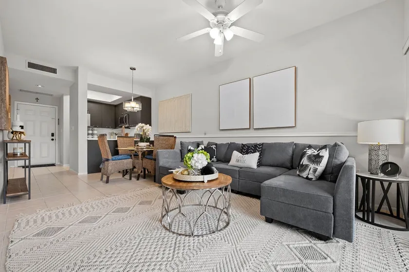 2bd 2ba New condo in the heart of Naples. 10mins to the beach & shops!  - Image 1