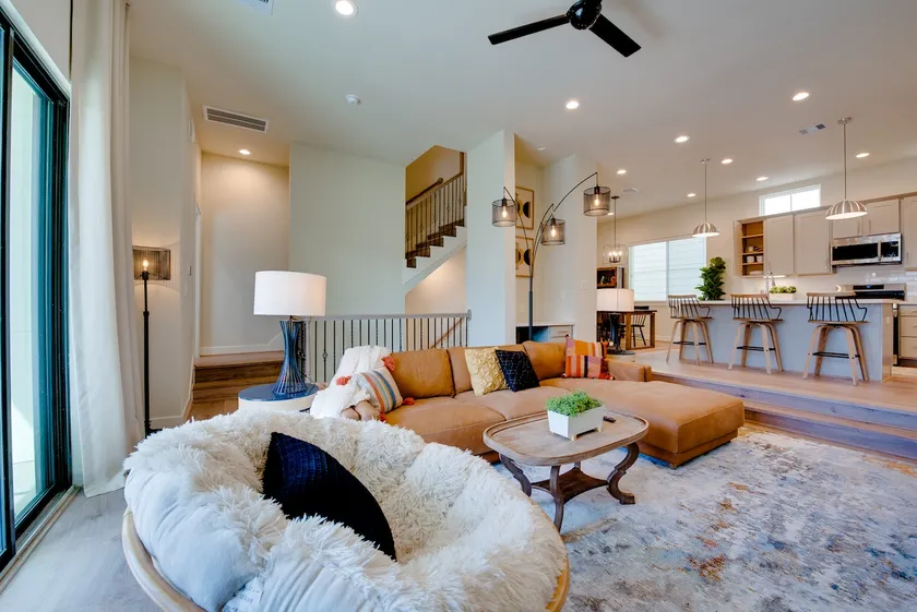 Stylish Luxury Downtown Home - Image 1