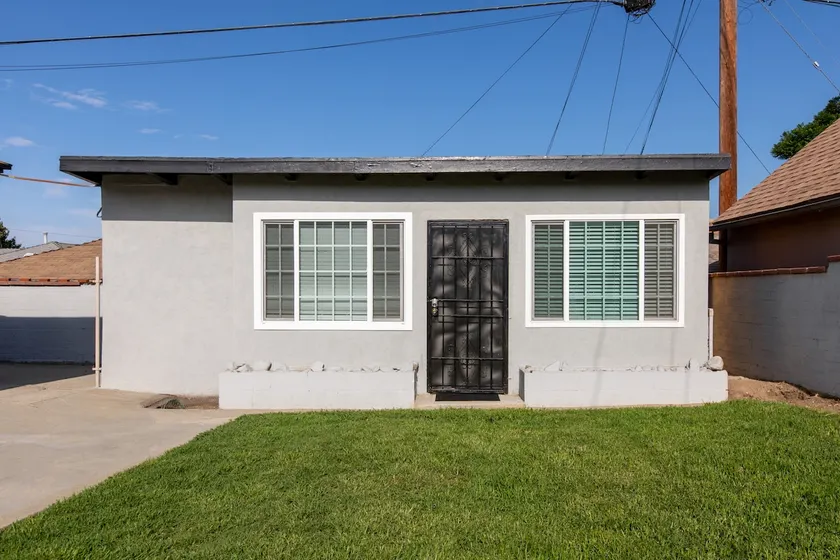 Adorable Guest House - Parking on Premises - Image 1