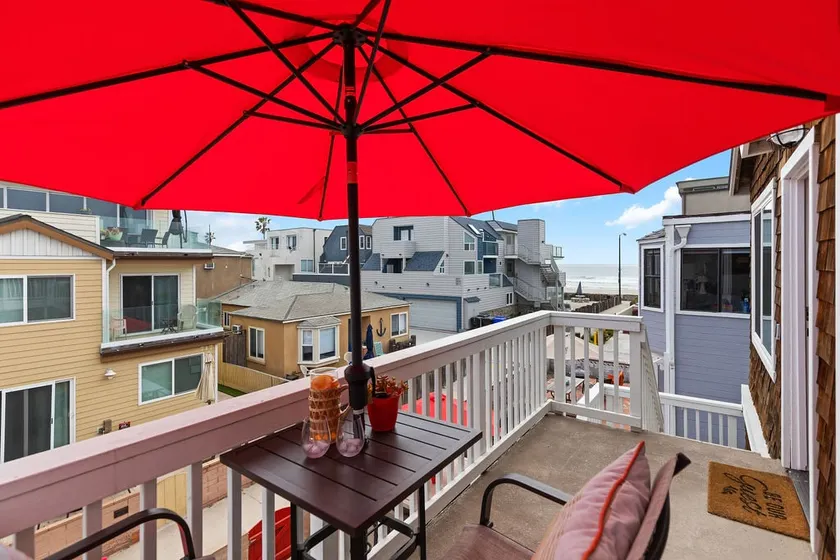 Mission Beach gem, steps to the sand! 3br/2 ba - Image 1