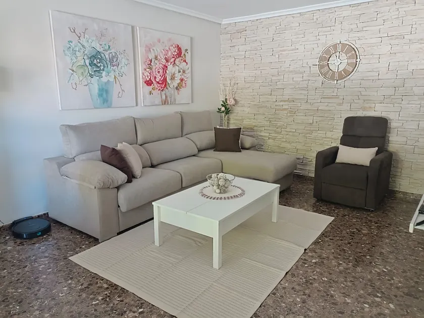 Cozy and comfortable family home - Image 1