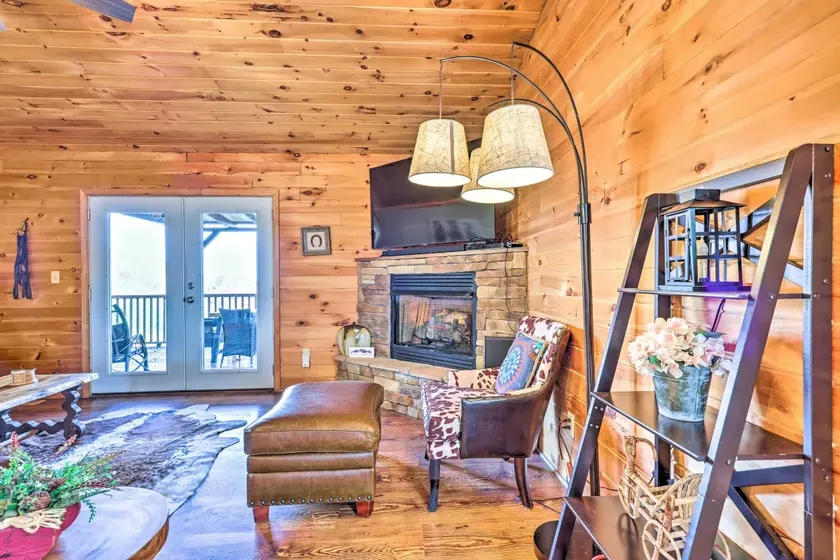 Cozy 2/2 Cabin +Hot Tub +Long Range Mtn Views! - Image 1