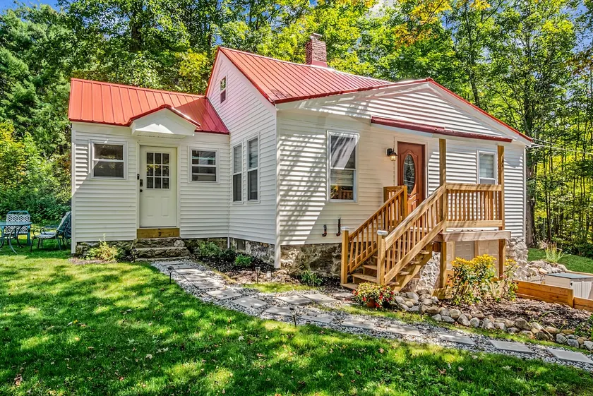 Red Roof Retreat - Image 1