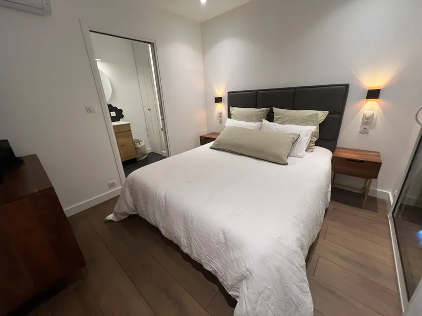 Lovely bed and breakfast near airport - Image 1