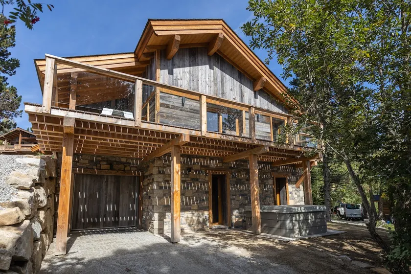 Ferroker Chalet 1750 m • Forest Sauna Jacuzzi - Image 1