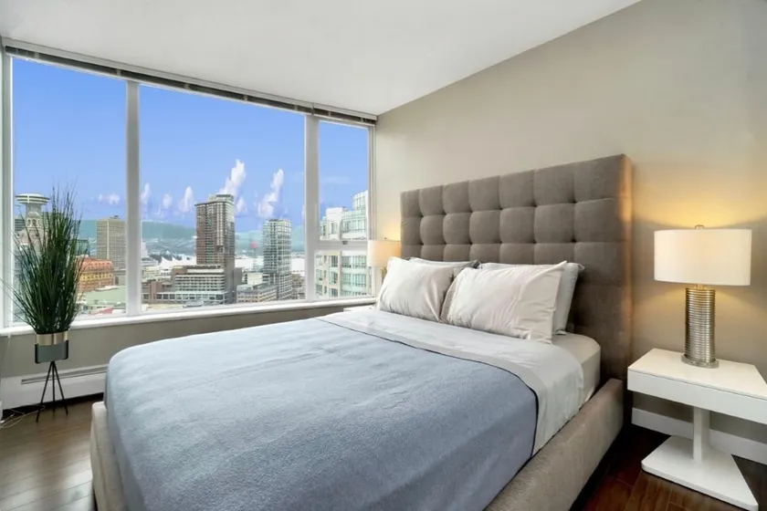 Modern condo for tourists/sport fans w/AC - Image 1