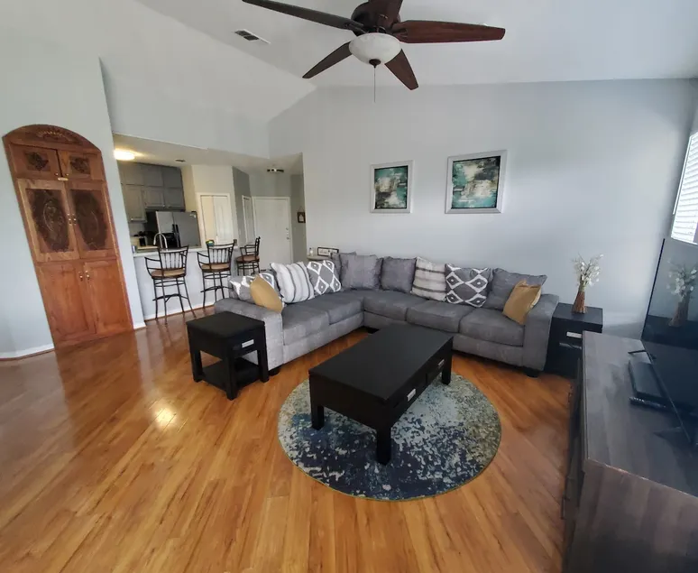 Spacious 2/2 ResortStyle Condo near Downtown Tampa - Image 1