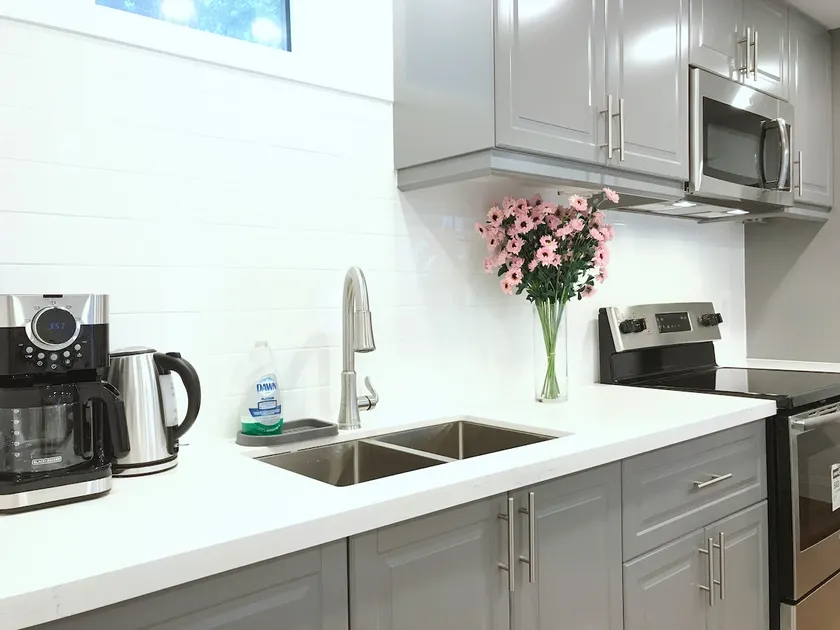 Lawrence Park 2B/2Ba Bsmt Apt|Parking| Near Subway - Image 1