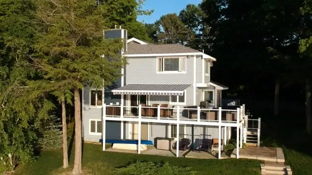 Private Lake Front Home in Suttons Bay - Image 1