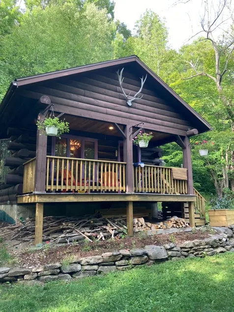 Cozy 1-bedroom log cabin in the mountains - Image 1