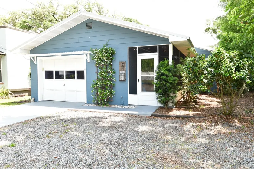 2BR Cottage Near Beach & Downtown - Fenced Yard, Fire Pit & Bikes - Image 1