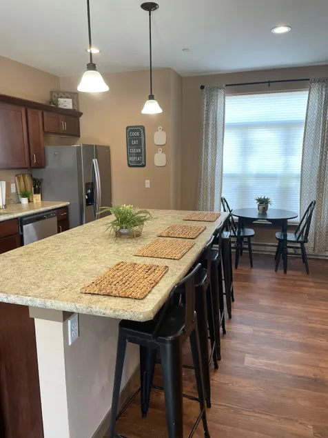 LOVELY 2 Bedroom Fully Furnished w/ Laundry - Image 1