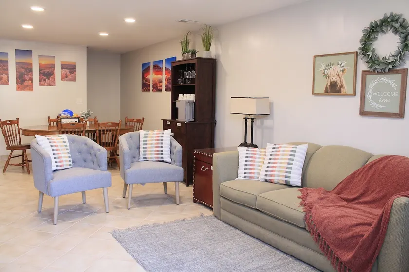 Beautiful, Spacious Basement Suite, Sleeps 7 - Image 1