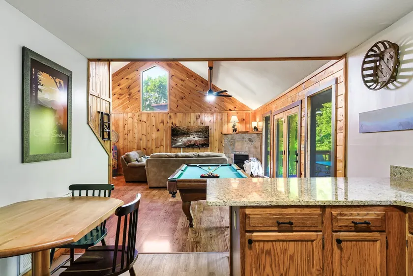 2 Kings > Hot Tub > Location > Pool Table > Arcade > Full Kitchen>Fire Pit 🔥 - Image 1