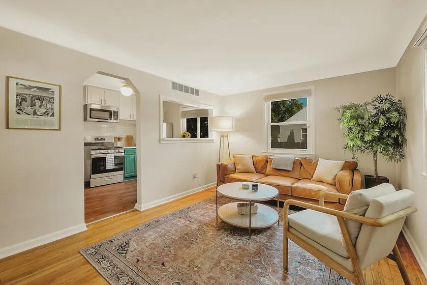Ferndale's Charming Boho style 2bd w/ Fenced Yard - Image 1